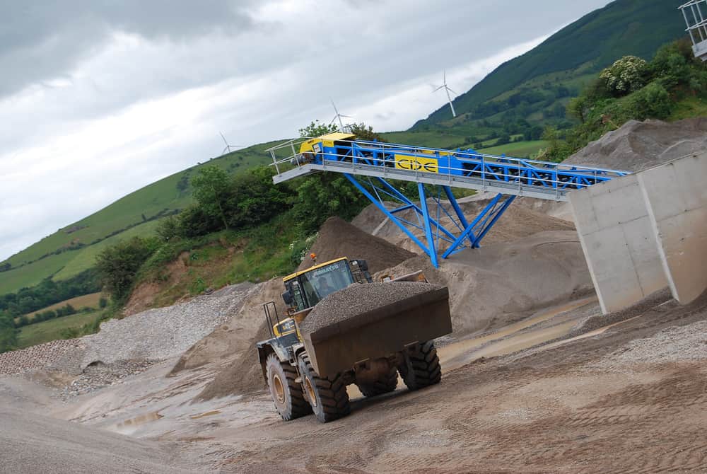 How to Choose the Right Washing and Classifying Equipment for Your Mining Operation